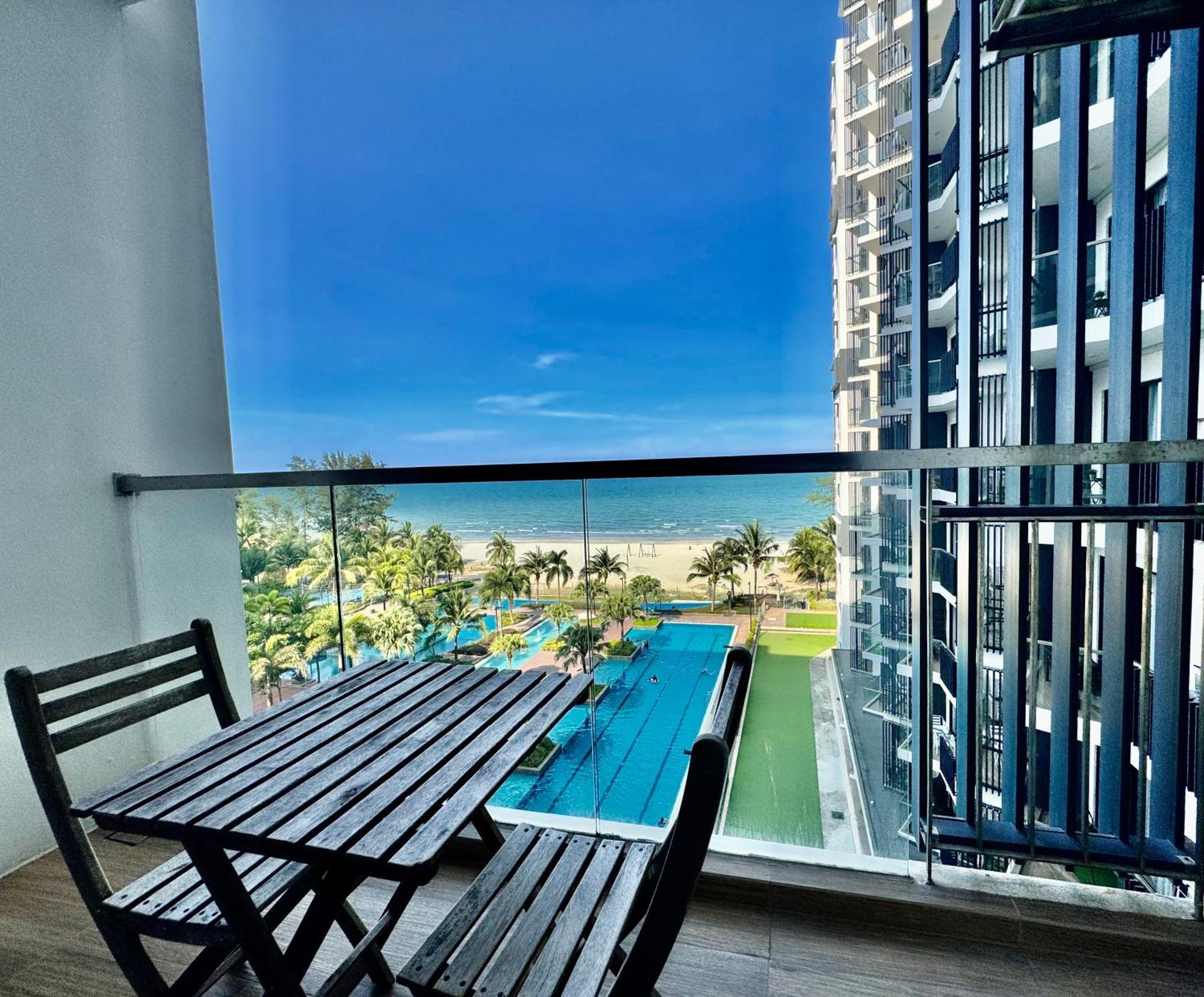 Isix Seaview 2R2B At Timurbay Pantai Balok Kuantan Pahang Exterior photo